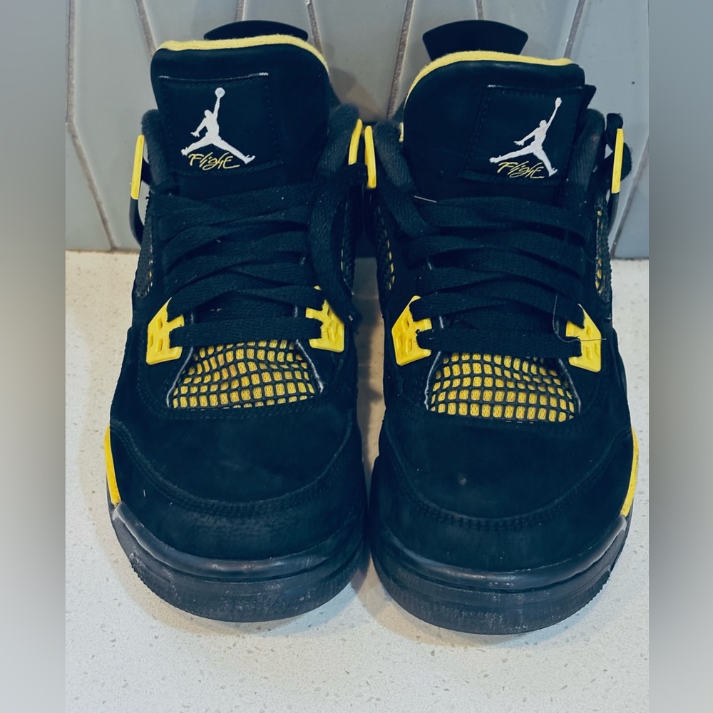 Air Jordan 4 "Thunder"
(2023) - Picture 5 of 12